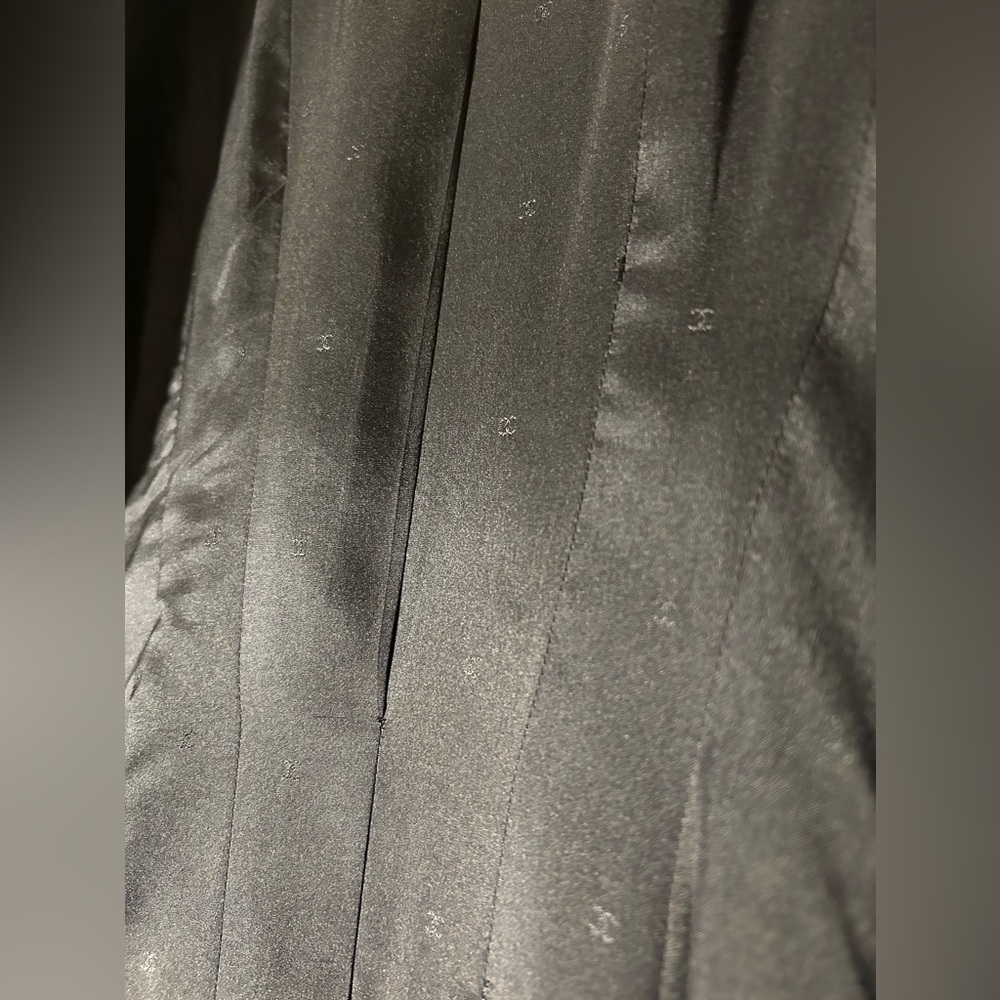 CHANEL 1991 Collection 25 100% Wool Blazer w/ Silk Lining - Authentic - Picture 9 of 11